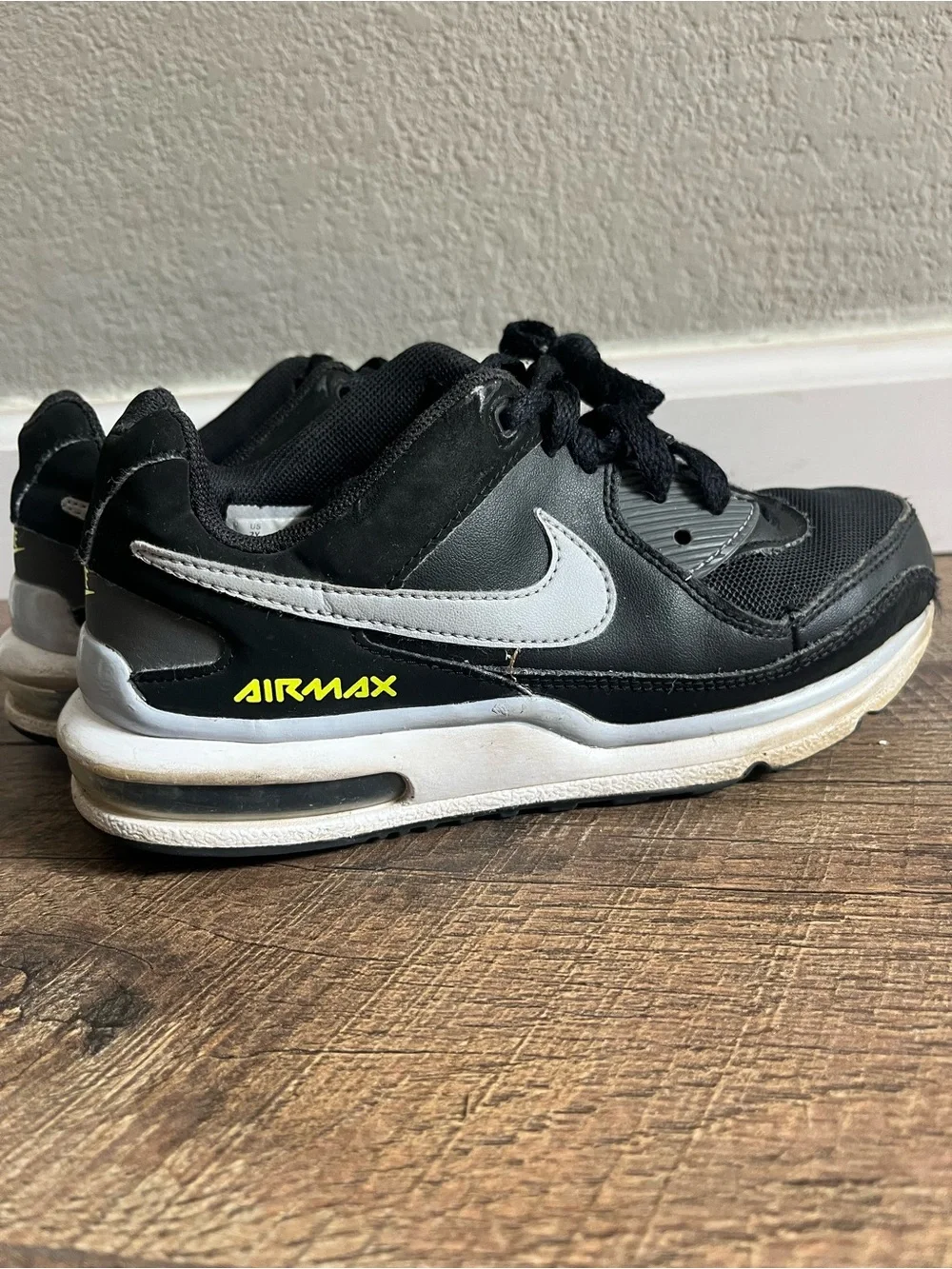 Nike Air Max Wright youth sneakers in the 'Black Volt' size 2